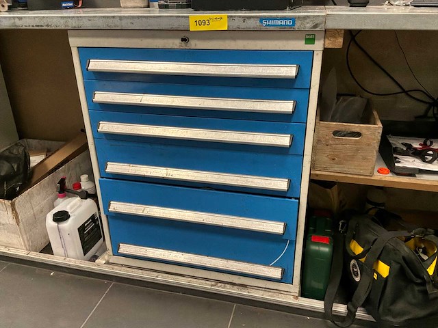 Bott ladekast met gereedschap en materiaal - afbeelding 1 van  10