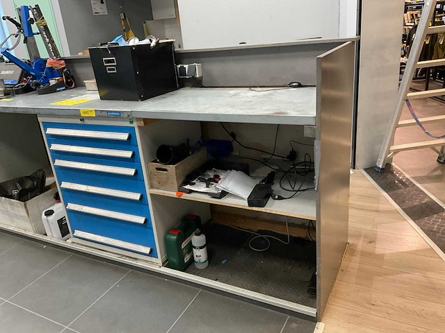 Bott ladekast met gereedschap en materiaal - afbeelding 3 van  10