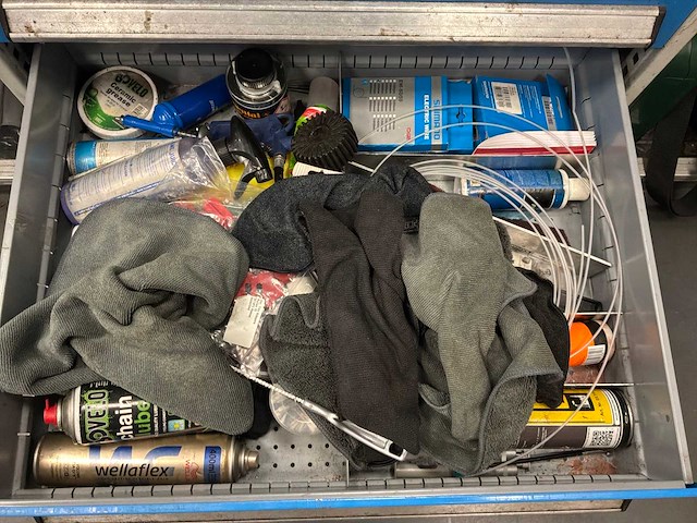 Bott ladekast met gereedschap en materiaal - afbeelding 10 van  10