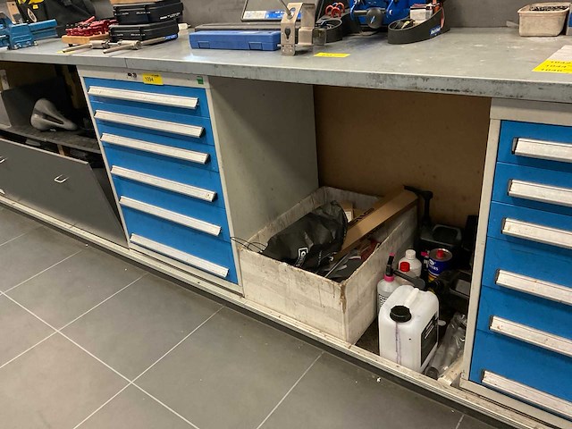 Bott ladekast met gereedschap en materiaal - afbeelding 2 van  9