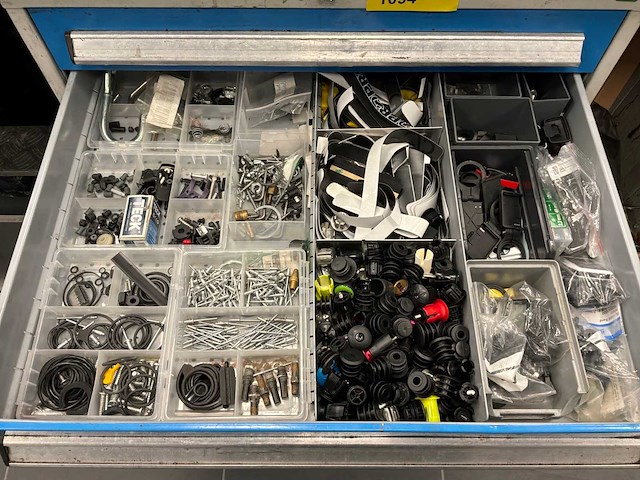 Bott ladekast met gereedschap en materiaal - afbeelding 4 van  9