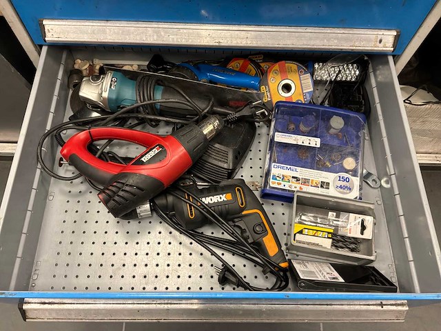 Bott ladekast met gereedschap en materiaal - afbeelding 7 van  9