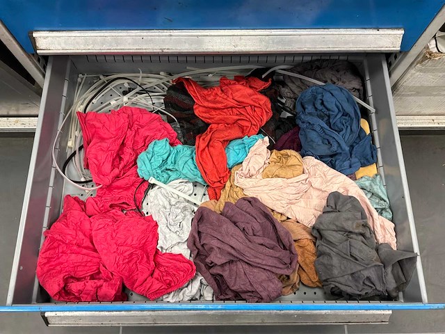 Bott ladekast met gereedschap en materiaal - afbeelding 8 van  9