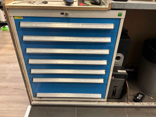 Bott ladekast met gereedschap en materiaal - afbeelding 1 van  10