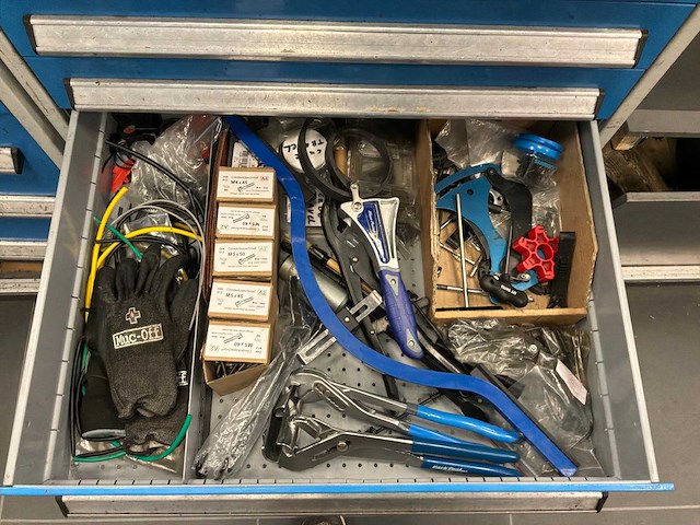 Bott ladekasten met gereedschap en materiaal (2x) - afbeelding 5 van  16