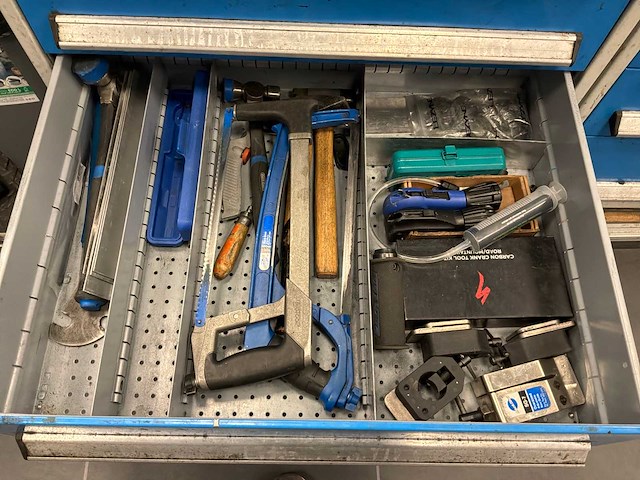 Bott ladekasten met gereedschap en materiaal (2x) - afbeelding 15 van  16