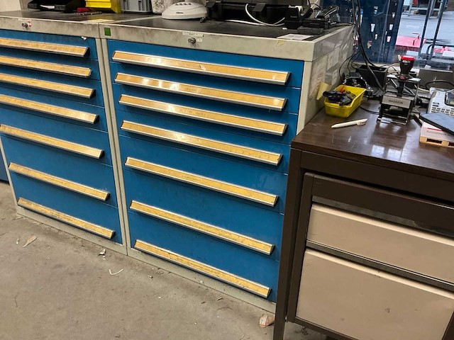 Bott ladenkast met handgereedschap - afbeelding 1 van  8