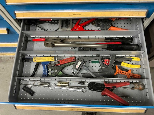 Bott ladenkast met handgereedschap - afbeelding 6 van  8