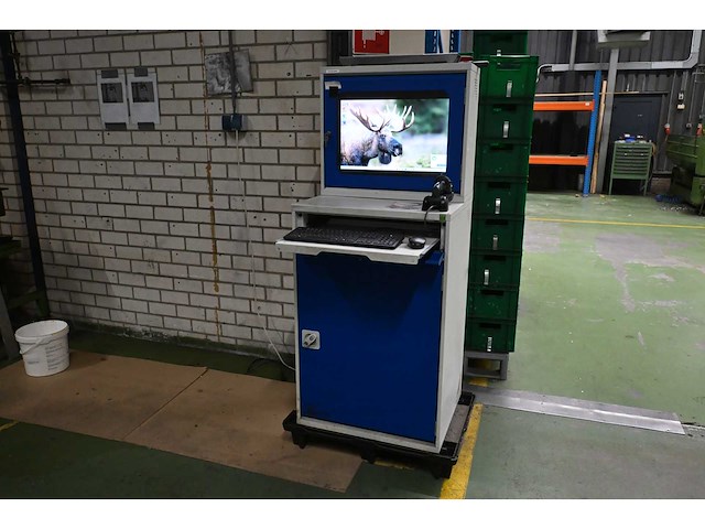 Bott pc-werkkast met hp prodesk 4 mini g1i ai desktop met monitor - afbeelding 1 van  9