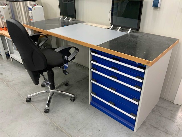 Bott werkbank inclusief werkplaats stoel - afbeelding 1 van  10