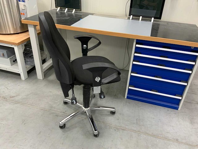 Bott werkbank inclusief werkplaats stoel - afbeelding 10 van  10