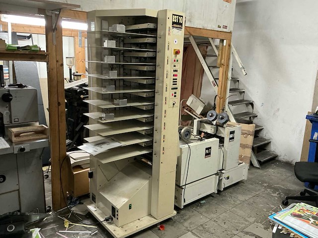 Bourg bst10 en agr-t en pa-t vergaarmachine en vouw-en hechtunit - afbeelding 1 van  20