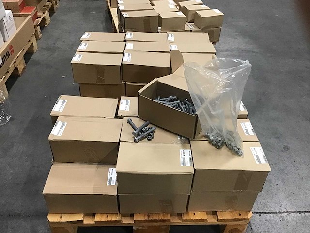 Bout m12x100 (900 stuks) - afbeelding 1 van  5