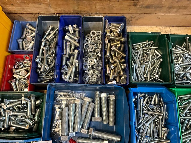 Bouten en moeren - afbeelding 4 van  7