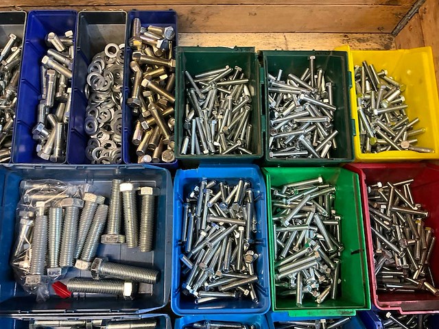 Bouten en moeren - afbeelding 5 van  7