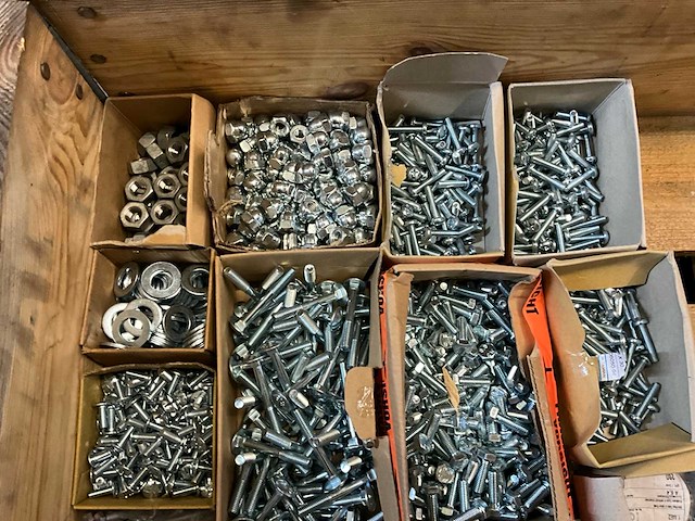 Bouten en moeren - afbeelding 2 van  4