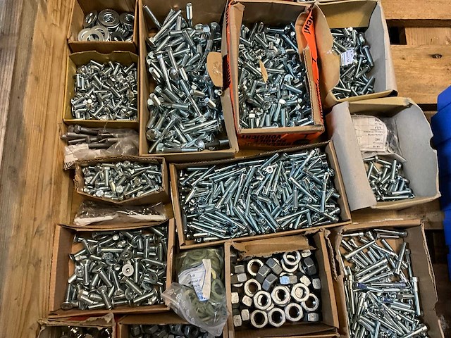 Bouten en moeren - afbeelding 3 van  4