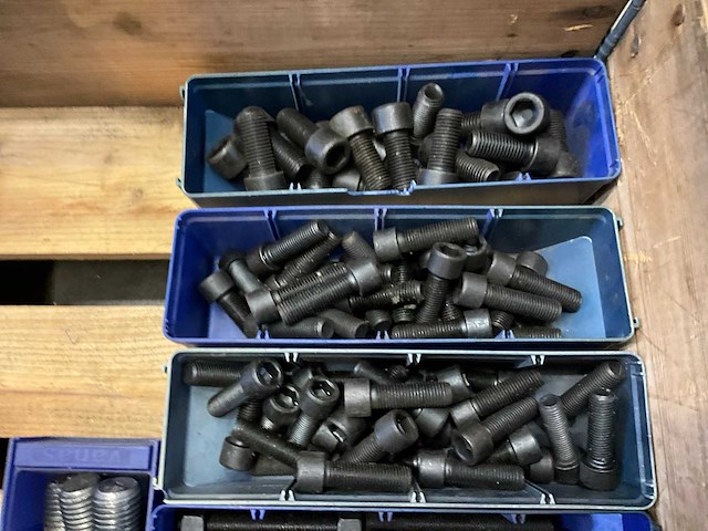 Bouten en moeren - afbeelding 2 van  4