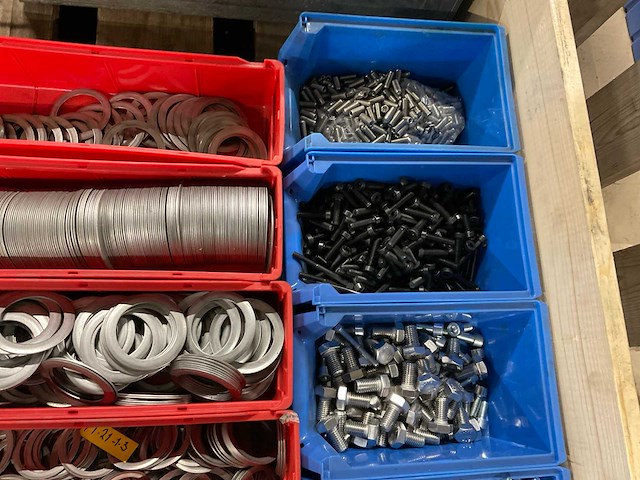 Bouten en ringen - afbeelding 2 van  9