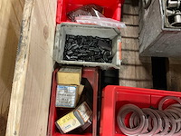 Bouten en ringen - afbeelding 6 van  9