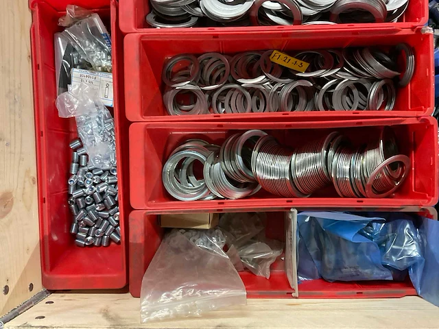 Bouten en ringen - afbeelding 9 van  10