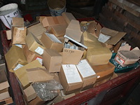 Bouten, moeren en ringen m16 in diverse lengtes in 2 metalen stapelbakken. - afbeelding 4 van  4