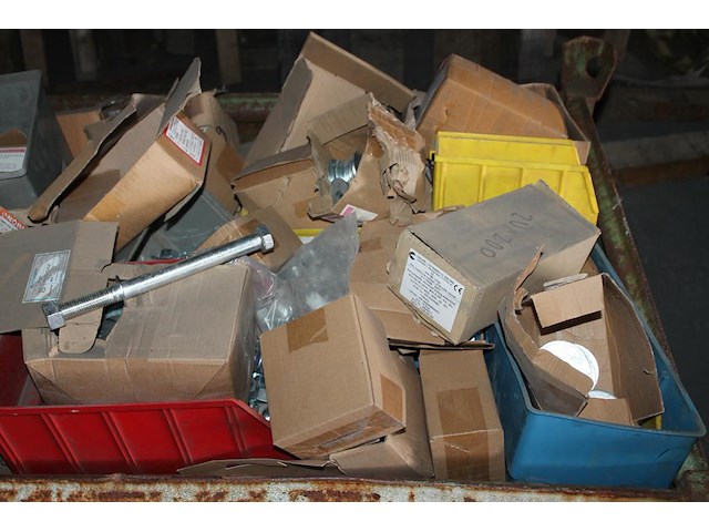 Bouten, moeren en ringen m20 in diverse lengtes in metalen stapelbak. - afbeelding 3 van  3