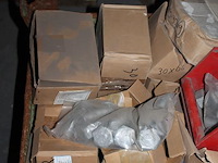 Bouten, moeren en ringen m30 in diverse lengtes in metalen stapelbak. - afbeelding 3 van  3