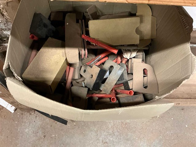 Bouw- en bevestigingsmateriaal - afbeelding 6 van  7