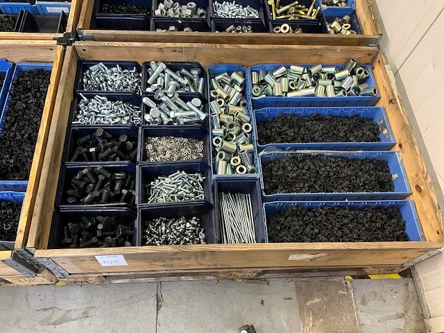 Bouw- en bevestigingsmateriaal - afbeelding 1 van  7