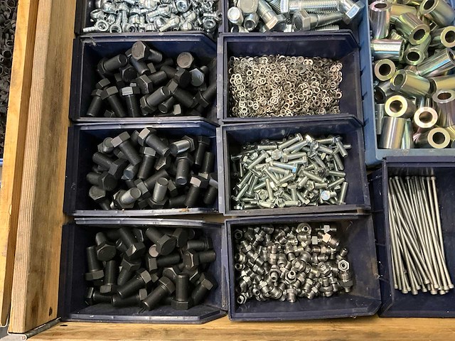 Bouw- en bevestigingsmateriaal - afbeelding 3 van  7