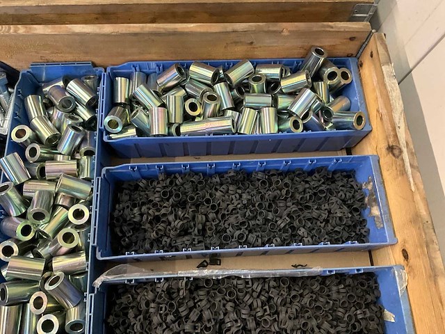 Bouw- en bevestigingsmateriaal - afbeelding 5 van  7