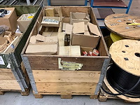 Bouw- en bevestigingsmateriaal - afbeelding 1 van  6