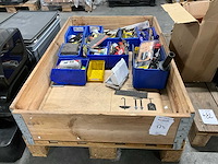 Bouw- en bevestigingsmateriaal - afbeelding 1 van  3