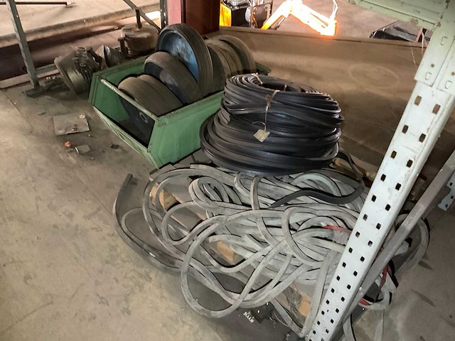 Bouw- en bevestigingsmateriaal - afbeelding 15 van  24