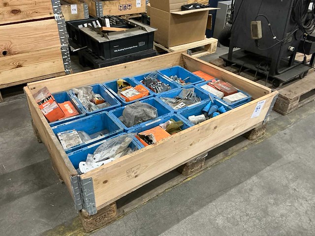 Bouw- en bevestigingsmateriaal - afbeelding 1 van  5