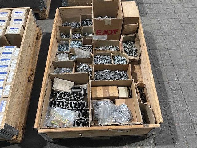 Bouw- en bevestigingsmateriaal - afbeelding 1 van  6