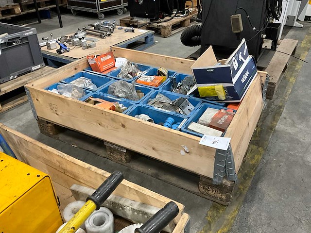 Bouw- en bevestigingsmateriaal - afbeelding 1 van  7