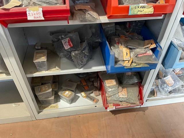 Bouw- en bevestigingsmateriaal - afbeelding 11 van  12