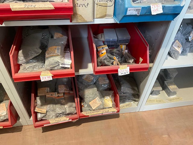 Bouw- en bevestigingsmateriaal - afbeelding 8 van  14