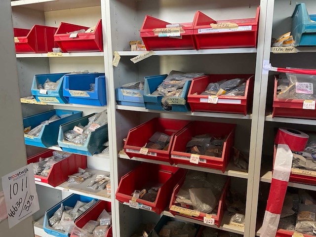 Bouw- en bevestigingsmateriaal - afbeelding 1 van  12