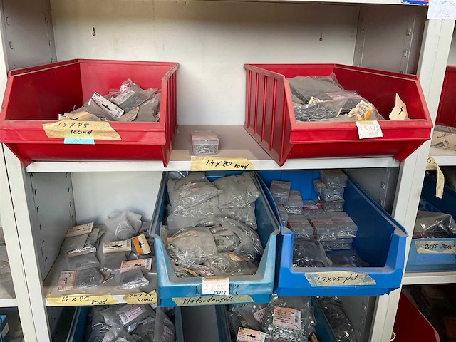 Bouw- en bevestigingsmateriaal - afbeelding 12 van  12