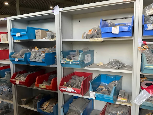 Bouw- en bevestigingsmateriaal - afbeelding 1 van  15