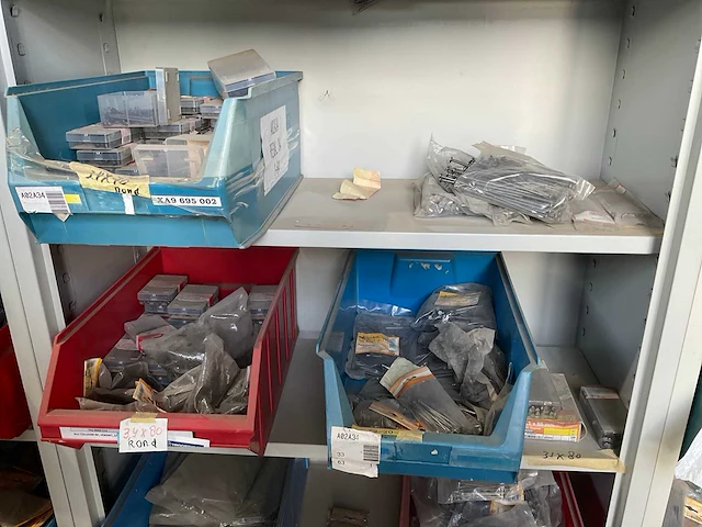 Bouw- en bevestigingsmateriaal - afbeelding 10 van  15