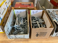 Bouw- en bevestigingsmateriaal - afbeelding 1 van  3
