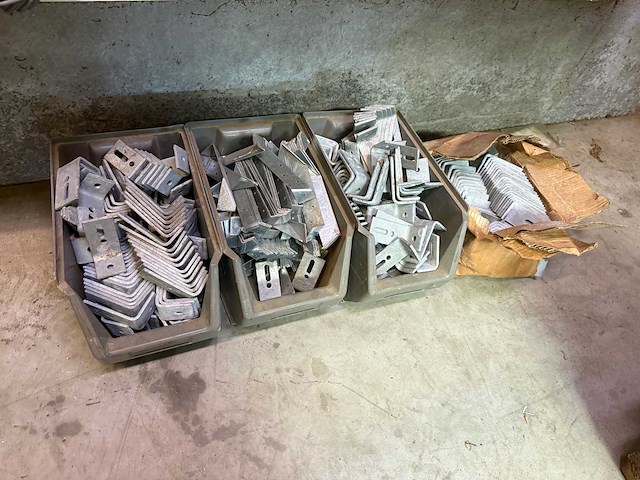 Bouw- en bevestigingsmateriaal - afbeelding 1 van  2