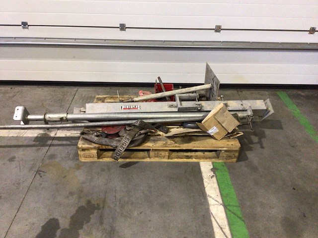 Bouw- en bevestigingsmateriaal - afbeelding 1 van  3