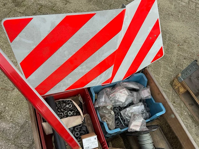 Bouw- en bevestigingsmateriaal - afbeelding 4 van  4