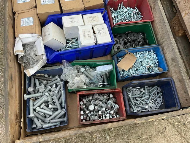 Bouw- en bevestigingsmateriaal - afbeelding 1 van  4