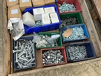 Bouw- en bevestigingsmateriaal - afbeelding 1 van  4